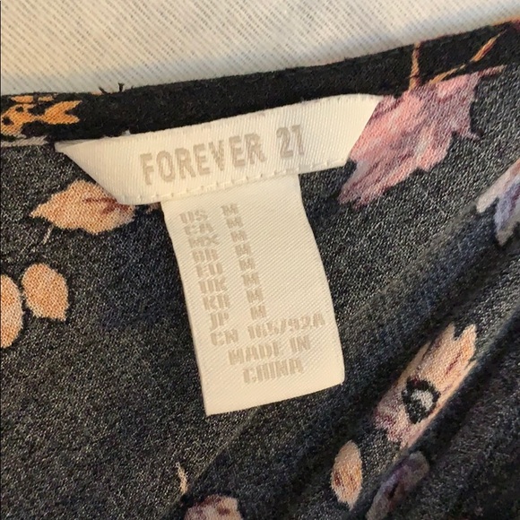 Floral spaghetti strap top with adjustable straps - Picture 4 of 7